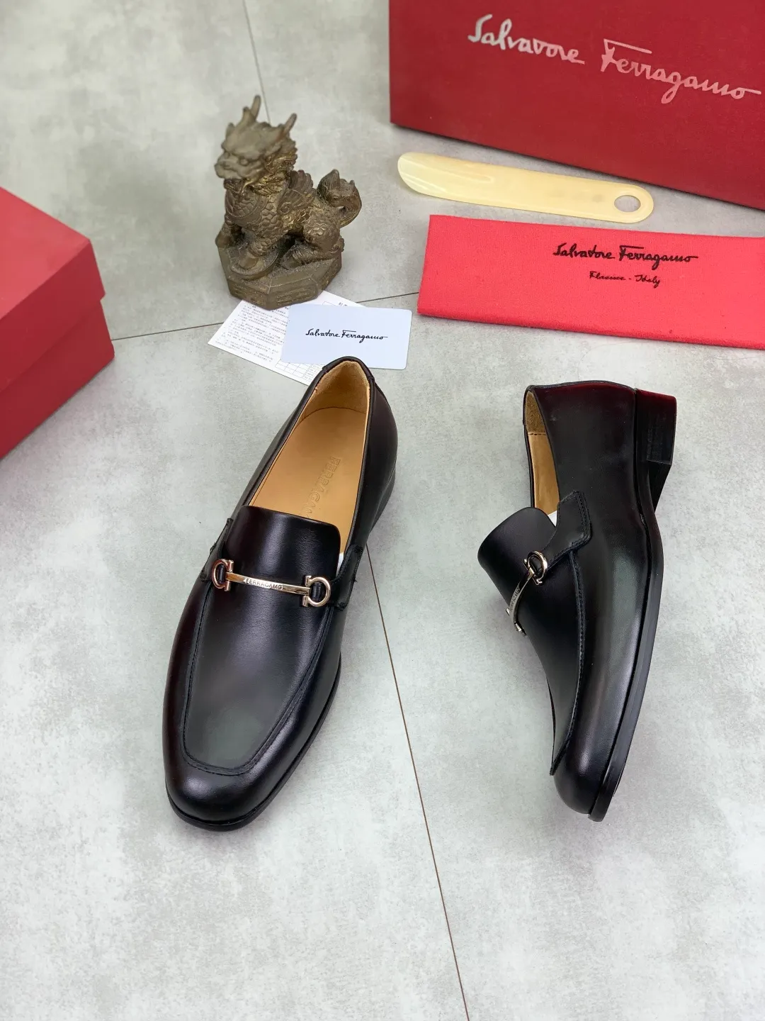 Men's Men's Shoes 💰P560💰[New Style] Water-dyed Niuli 🆘[Salvatore Ferragamo] Ferragamo's latest casual business leather shoes for men! Listed simultaneously! The fabric is made of specially imported original calfskin, the lining is made of imported water-dyed cowhide, and the original combination outsole is absolutely luxurious and leads the fashion trend. Matching code: 39-44 (45 46 customized) 2️⃣ colors available